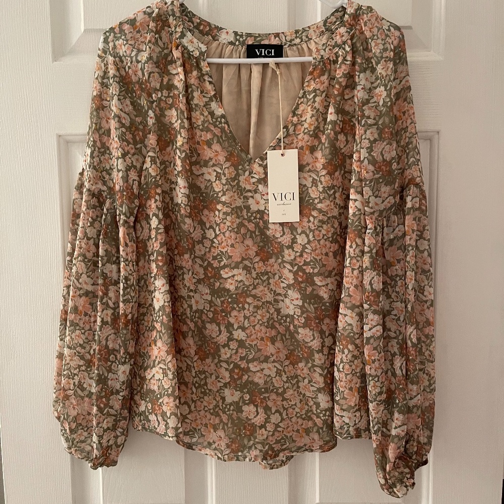 Vici floral top